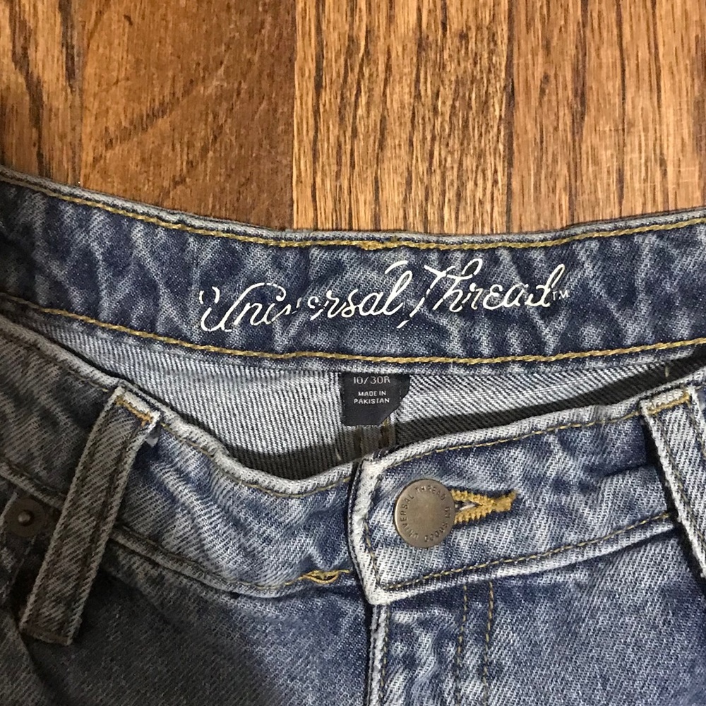 SOLD ☀️ Universal Thread Distressed Mom Jean - Picture 5 of 5